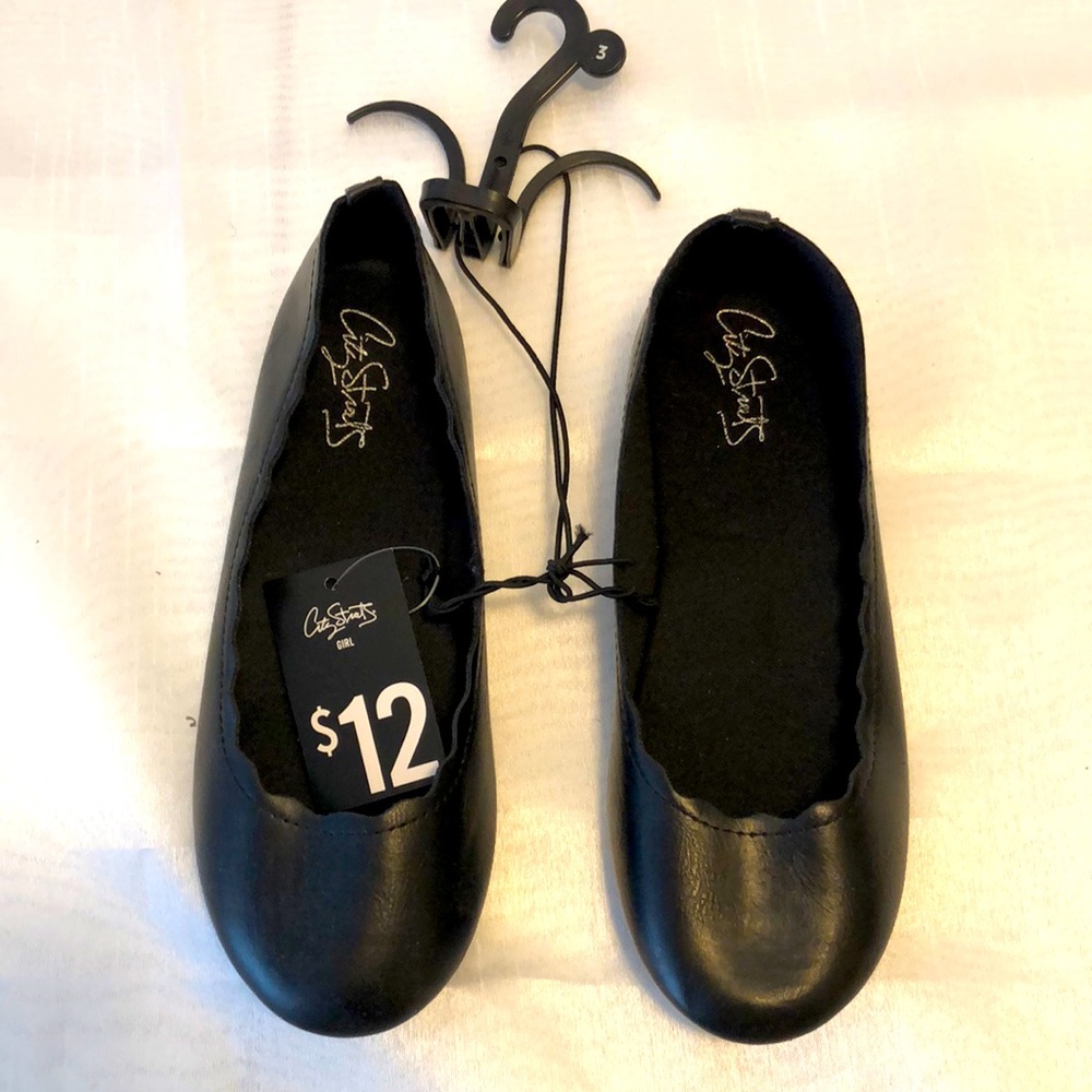 Girls size 3 flats by City Streets
